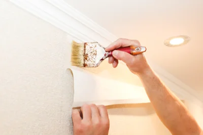 Pose de papier peint à Aubergenville — revêtements muraux et toiles de verre
